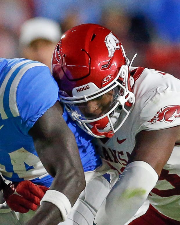Razorbacks' linebacker Jaheim Thomas makes a tackle on Ole Miss' Ulysses Bentley